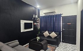 Homestay Una Kangar